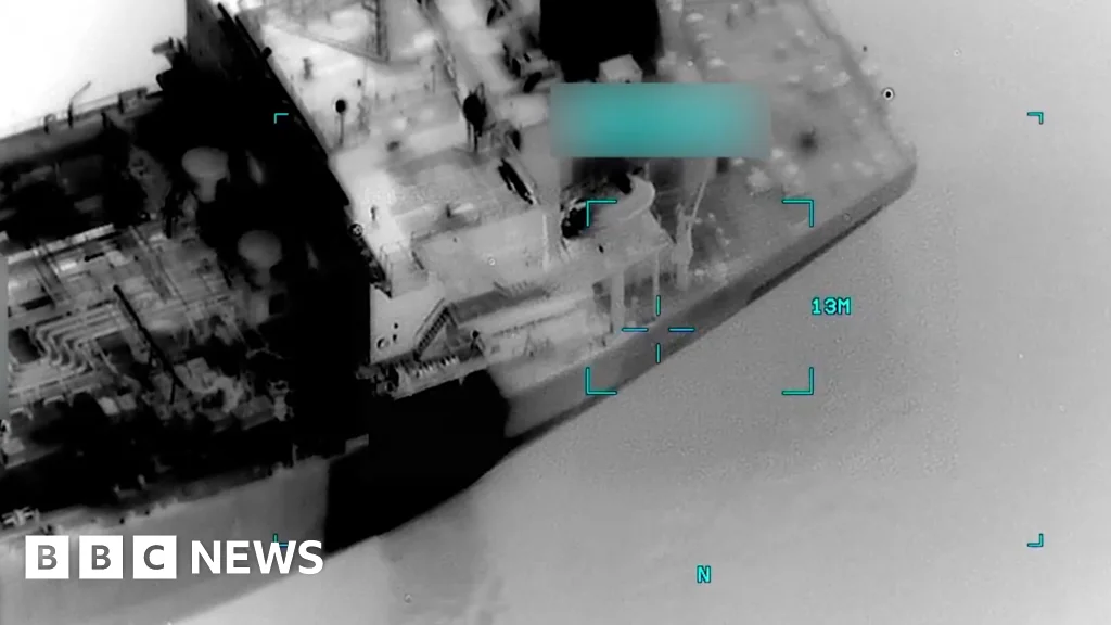 Троє індійських моряків зникли після того, як США заявили, що вразили танкер у Оманській затоці