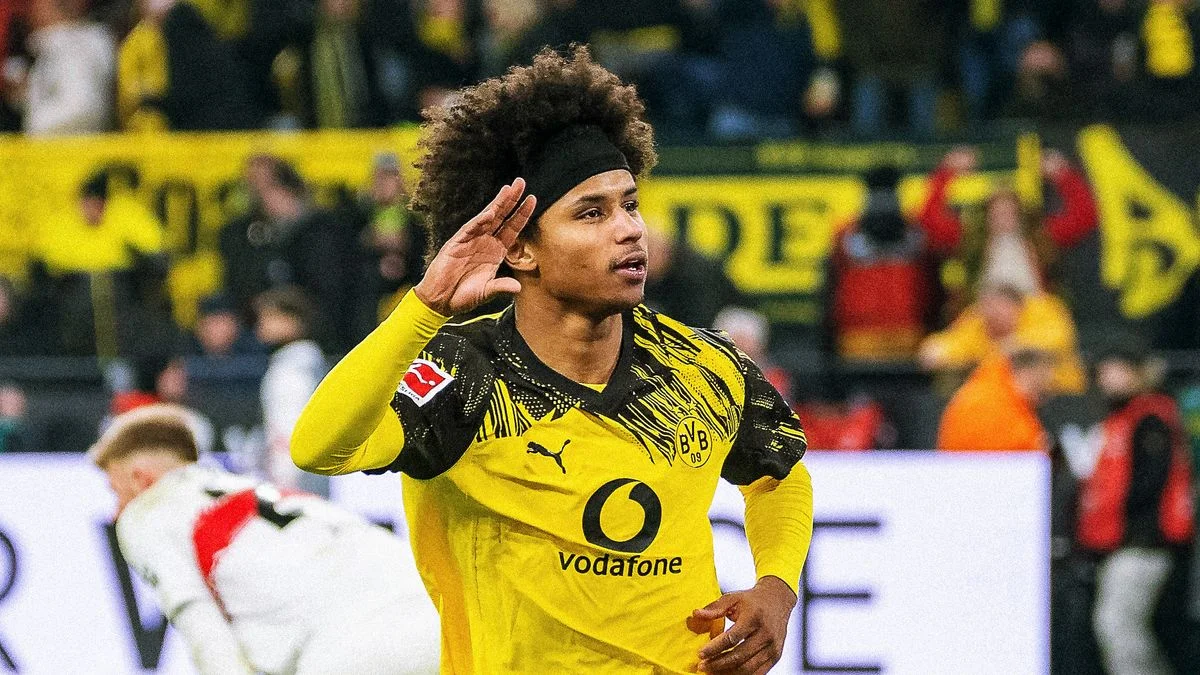 Karim Adeyemi's Potential Move to FC Barcelona: A Complex Scenario